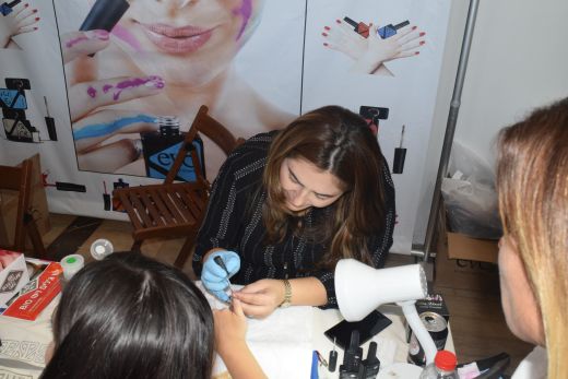אורלית אוקוביץ וביו סקלפצר בתערוכת קוסמו ביוטי 2016 אורלית אוקוביץ וביו סקלפצר בתערוכת קוסמו ביוטי 2016