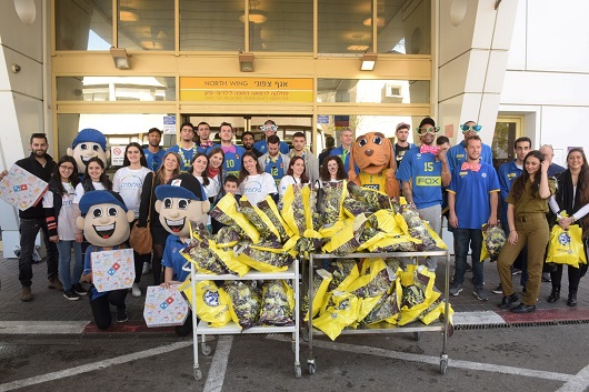 מכבי פוקס תל אביב ומתנדבים נוספים מחלק ילדים תל השומר צלם :אלעד גוטמן