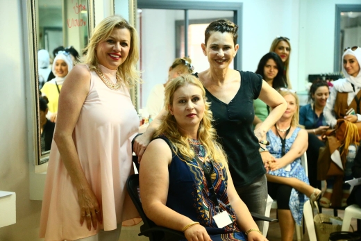 נאוה קול, סמדר קלצ’ינסקי ותלמידת בית הספר הגבוה למקצועות היופי נאוה קולאז’ Top Beauty אירוע היופי הנוצץ של השנה התקיים בבית הספר הגבוה של נאוה קולאז’ צלם :בועז אוחנה נאוה קול, סמדר קלצ’ינסקי ותלמידת בית הספר הגבוה למקצועות היופי נאוה קולאז’ Top Beauty אירוע היופי הנוצץ של השנה התקיים בבית הספר הגבוה של נאוה קולאז’ צלם :בועז אוחנה