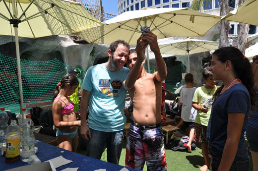 גילי מוסינזון ואיתי שגב פילנתרופיים!