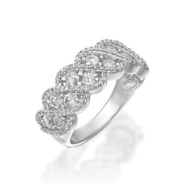 טבעת פיתולי היהלומים זהב לבן של סנדרה רינגלר לרשת אימפרס ב-4,990שח במקום 10,978שח. צילום - יחצ (3)