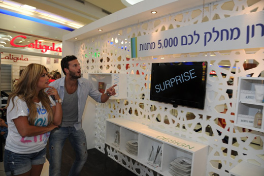 ליהיא גרינר ומייקל לואיס בקניון. צילום: יוסי ליבוביץ