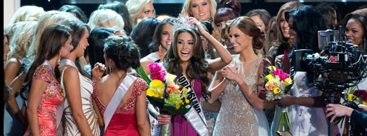 מיס רוד איילנד צ’לנית בת 20 היא מיס אמריקה לשנת 2012. צילום: ארגון מיס יוניברס