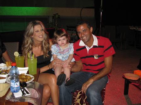 אלון חרזי ממכבי חיפה ואשתו עם הבת של מיכל דגני.צילום יחצ.