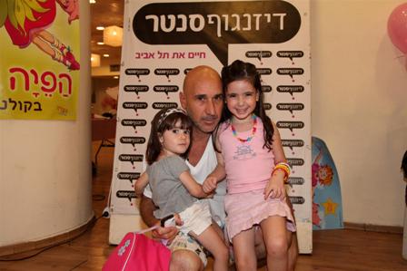 לבשו כנפיים והגיעו לפרימיירה של...רפי אמזלג והבנות