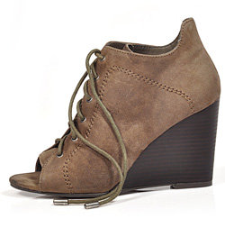 נעלי וינס קמוטו קולקציית סתיו חורף 2011-2012