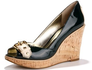 גס (GUESS) מציגה את קולקציית נעלי נשים לאביב 2008