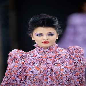 טרנד האיפור עוצמה סגולה לחורף 2020 לפי תצוגת אופנה לוריאל פריז צילום יחצ חול